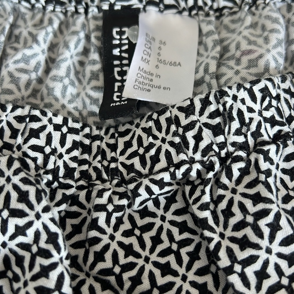 Divided Black and White Geometric Print strapless Romper- size 6 - Picture 5 of 5